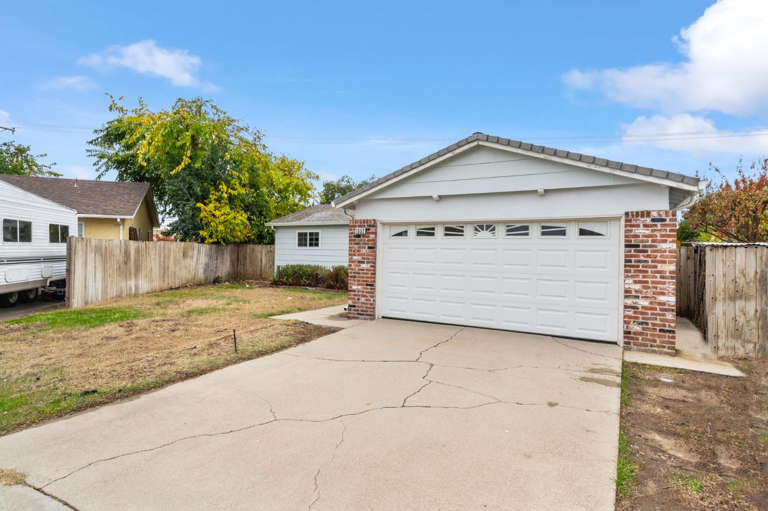 Detail Gallery Image 4 of 35 For 1052 Mason St, Lodi,  CA 95242 - 3 Beds | 1/1 Baths