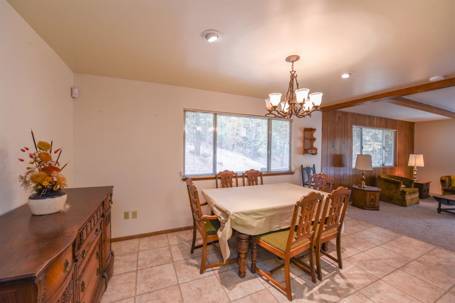 Detail Gallery Image 11 of 32 For 20572 Deerhaven Dr, Tuolumne,  CA 95379 - 4 Beds | 2 Baths