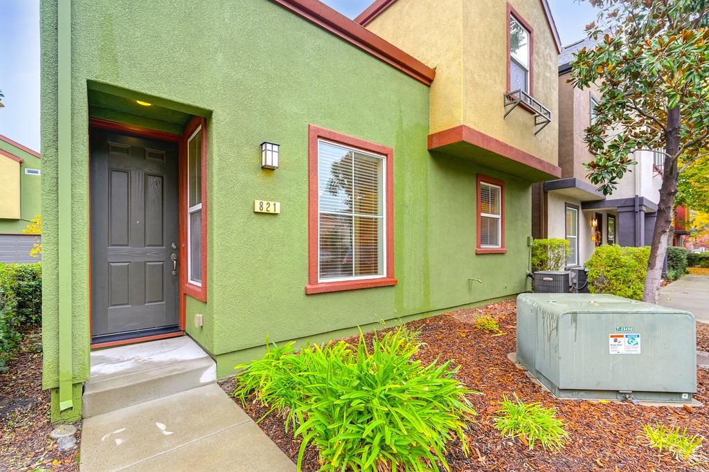 Detail Gallery Image 3 of 38 For 821 Sinter Ln, West Sacramento,  CA 95691 - 2 Beds | 2/1 Baths