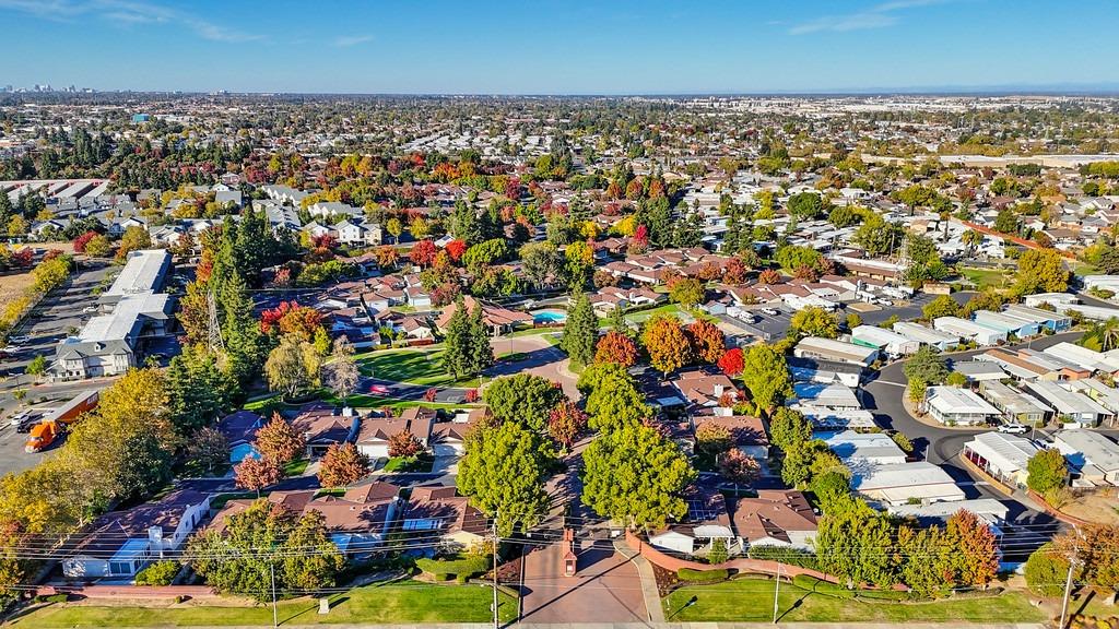 Detail Gallery Image 1 of 88 For 7120 Sunbreeze Ln, Sacramento,  CA 95828 - 2 Beds | 2 Baths