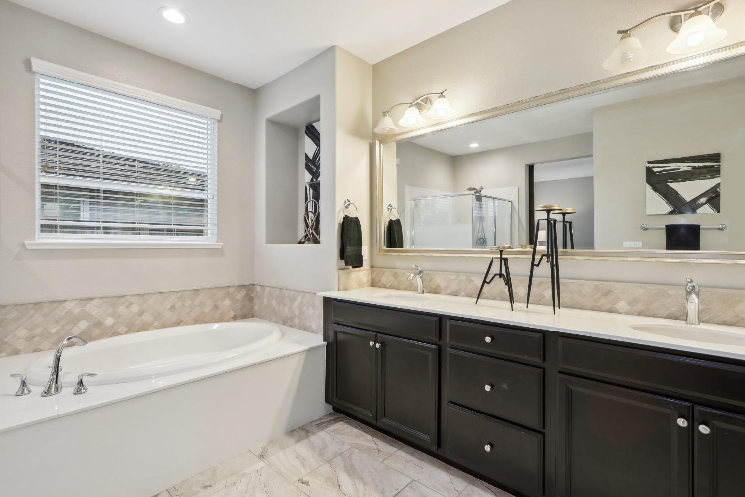 Detail Gallery Image 29 of 58 For 2562 Banks Dr, Woodland,  CA 95776 - 4 Beds | 2/1 Baths