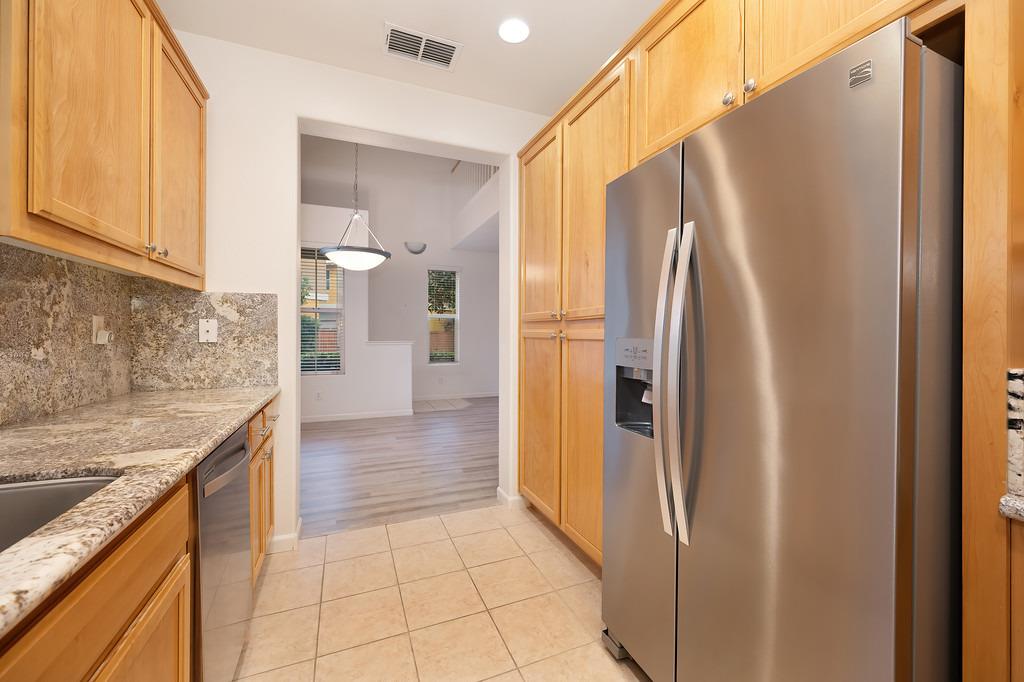 Detail Gallery Image 14 of 38 For 821 Sinter Ln, West Sacramento,  CA 95691 - 2 Beds | 2/1 Baths