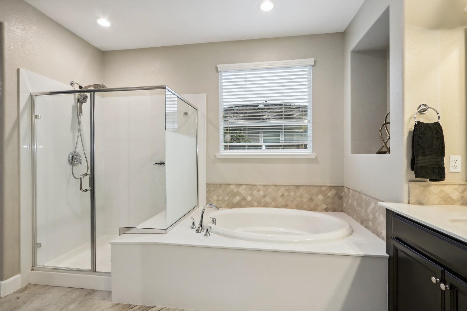 Detail Gallery Image 30 of 58 For 2562 Banks Dr, Woodland,  CA 95776 - 4 Beds | 2/1 Baths