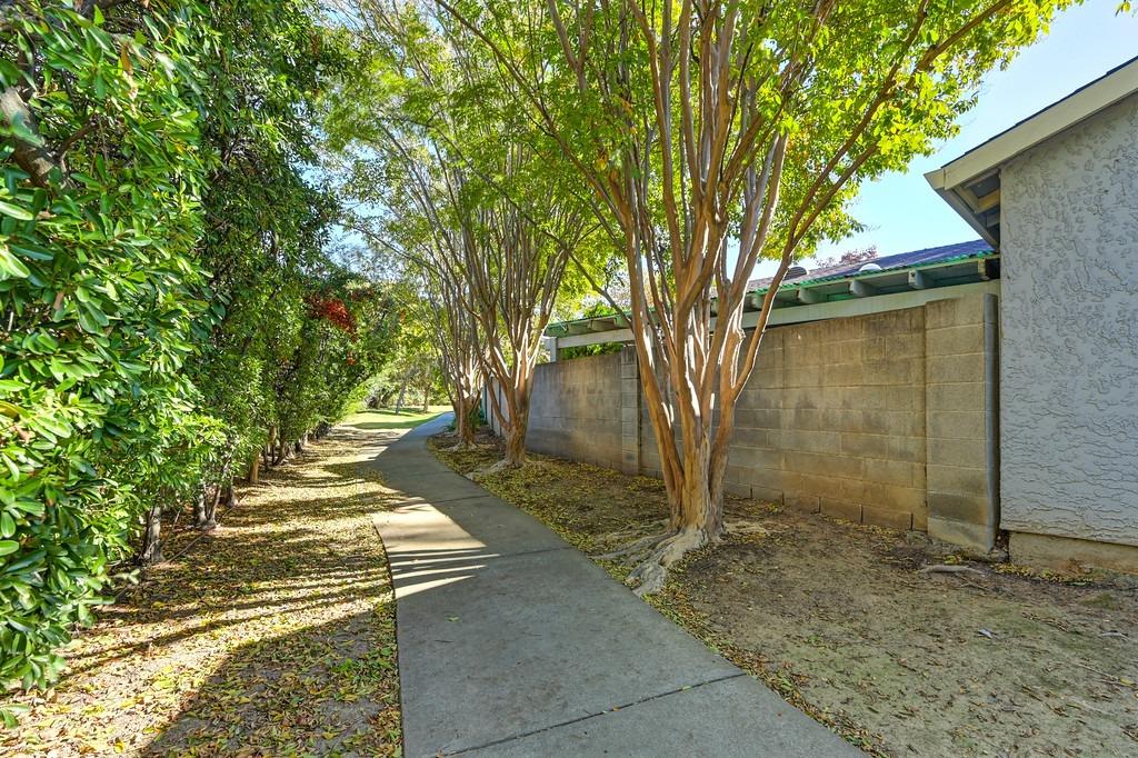 Detail Gallery Image 16 of 88 For 7120 Sunbreeze Ln, Sacramento,  CA 95828 - 2 Beds | 2 Baths