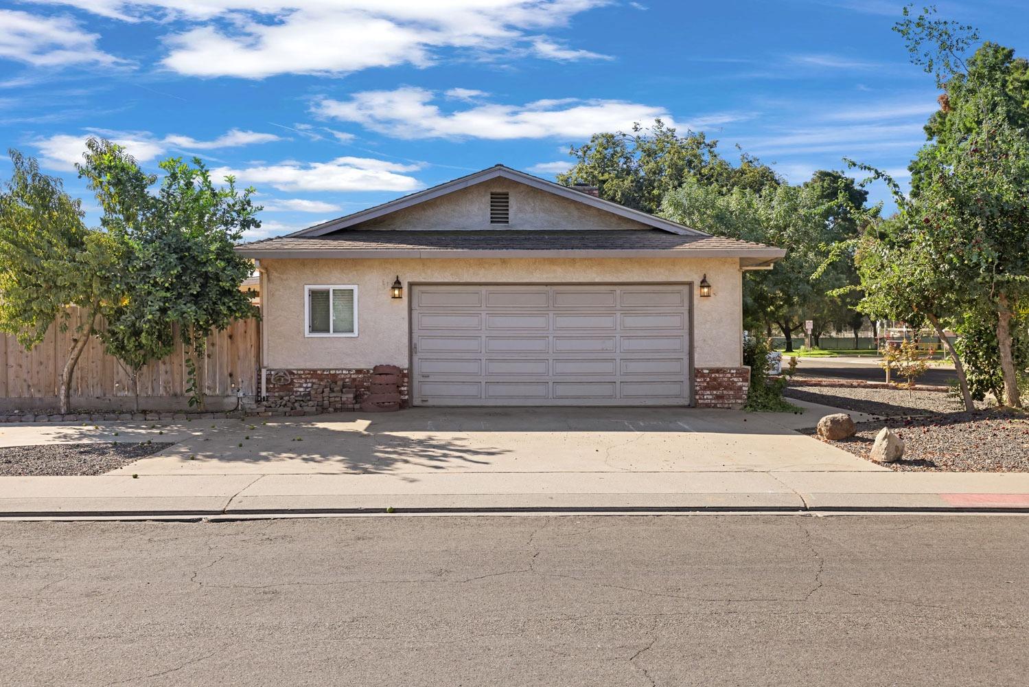 Detail Gallery Image 5 of 53 For 1938 Rose Ave, Ceres,  CA 95307 - 3 Beds | 2 Baths