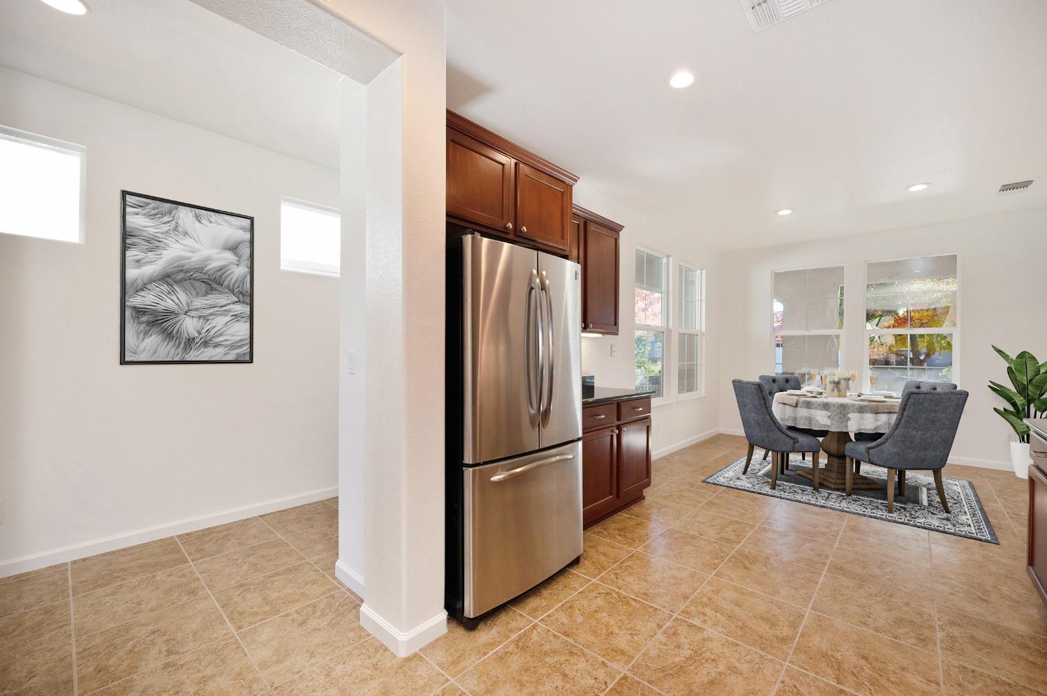 Detail Gallery Image 4 of 42 For 7446 Chatsworth Cir, Elk Grove,  CA 95757 - 3 Beds | 2 Baths