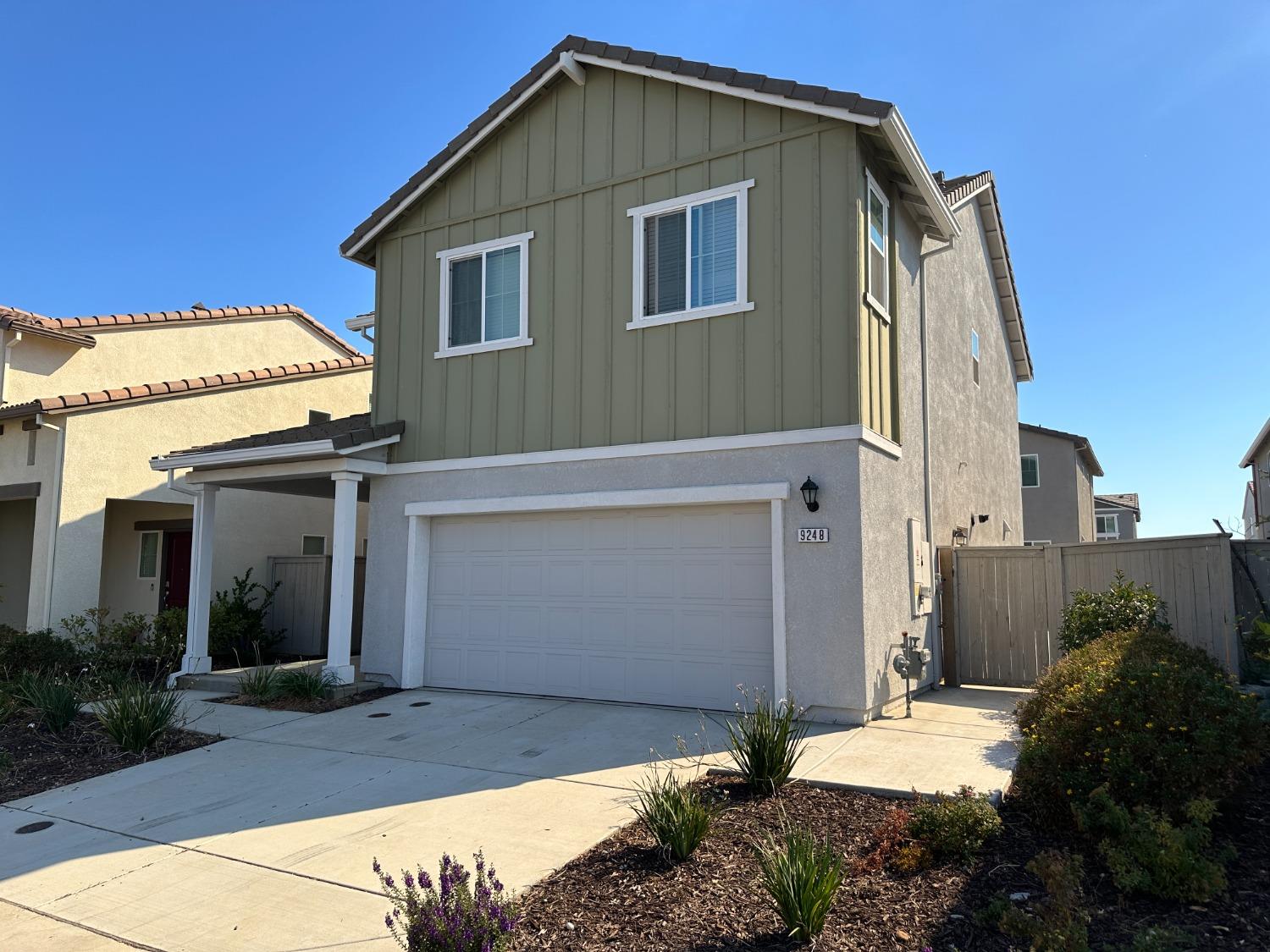 Detail Gallery Image 2 of 21 For 9248 Farmstead Cir, Roseville,  CA 95747 - 4 Beds | 2/1 Baths