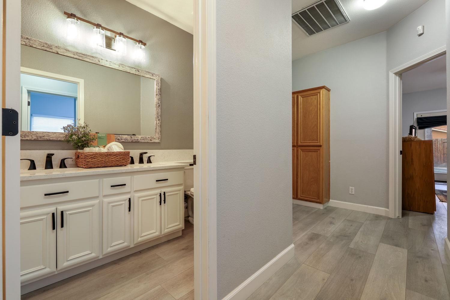 Detail Gallery Image 14 of 21 For 3897 Sterling Oaks Dr, Turlock,  CA 95382 - 4 Beds | 2 Baths