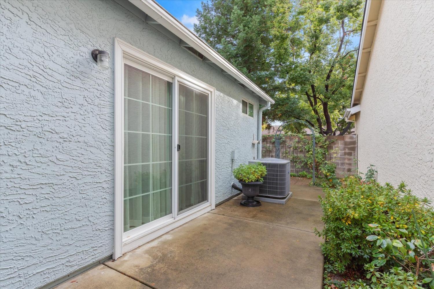 Detail Gallery Image 58 of 60 For 7598 Sunmore Ln, Sacramento,  CA 95828 - 2 Beds | 2 Baths