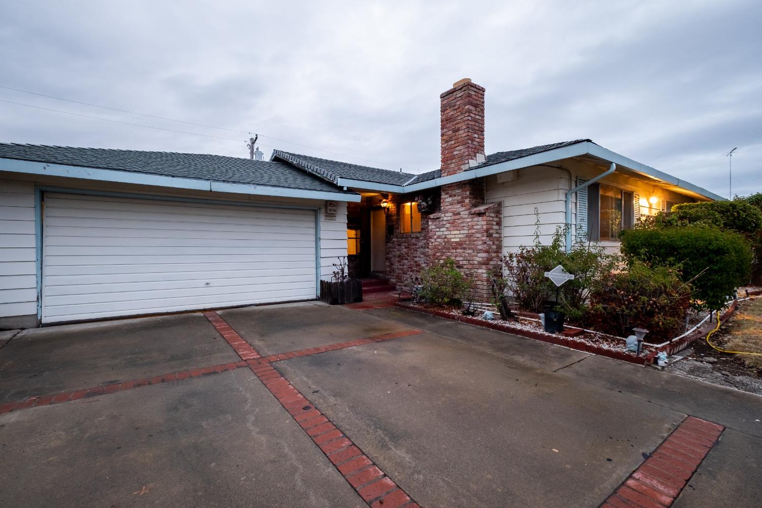 Detail Gallery Image 5 of 36 For 7264 Chandler Dr, Sacramento,  CA 95828 - 3 Beds | 2 Baths