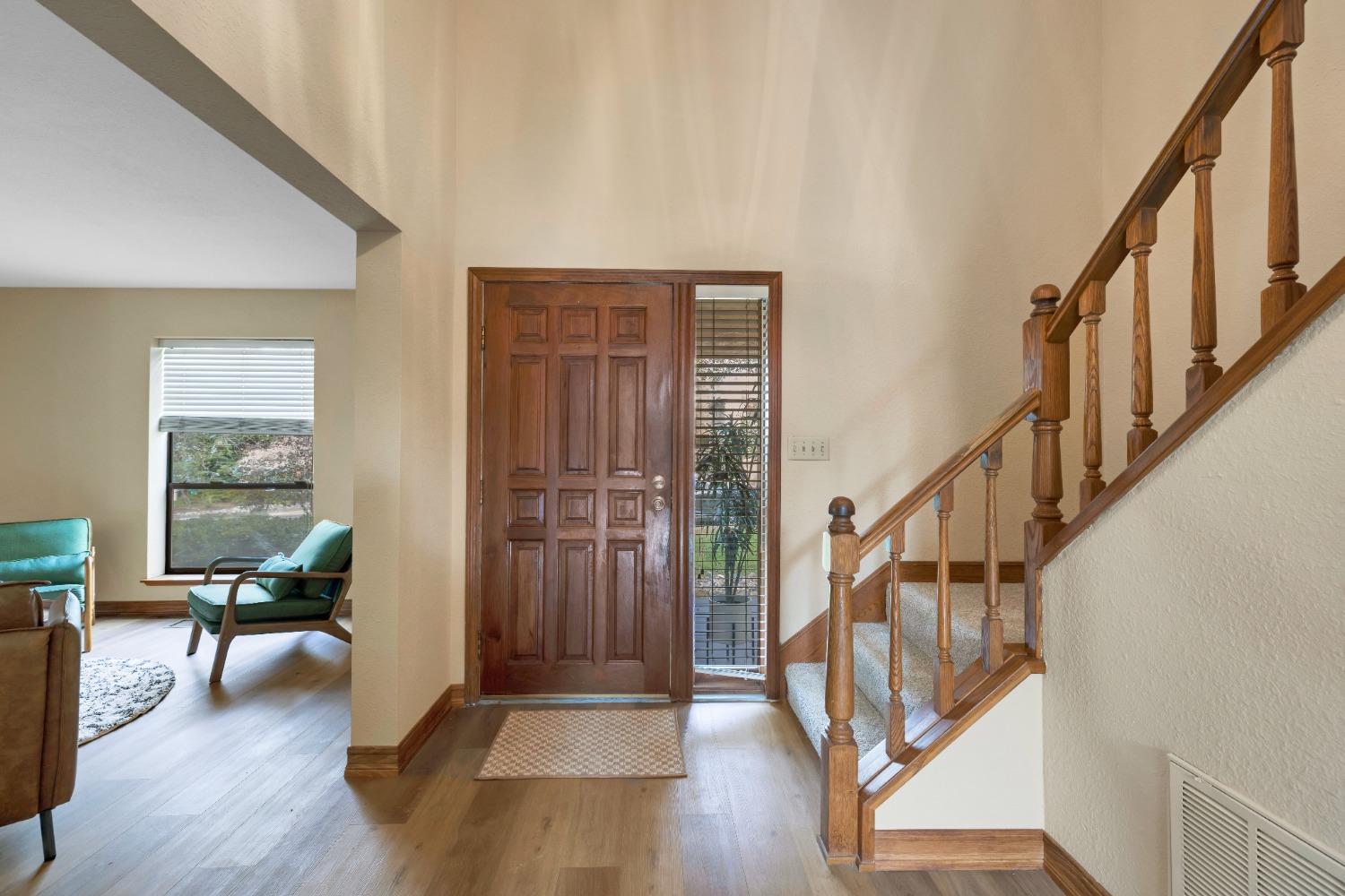 Detail Gallery Image 6 of 71 For 15023 Rio Cir, Rancho Murieta,  CA 95683 - 5 Beds | 2/1 Baths