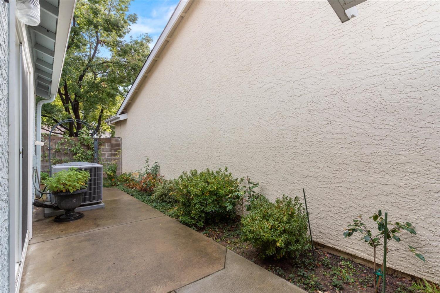 Detail Gallery Image 53 of 60 For 7598 Sunmore Ln, Sacramento,  CA 95828 - 2 Beds | 2 Baths