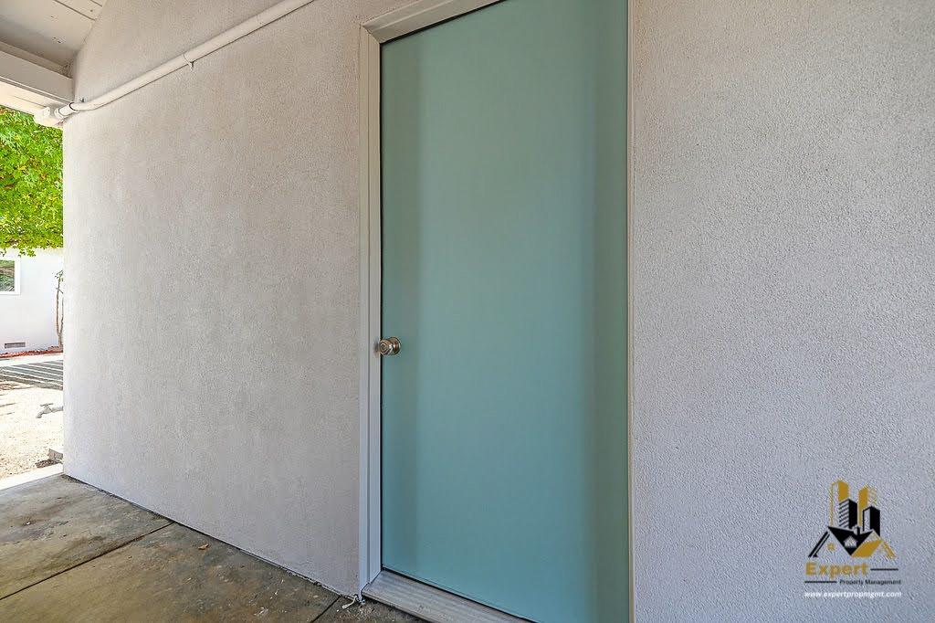 Detail Gallery Image 1 of 7 For 3011 Del Paso Blvd, Sacramento,  CA 95815 - 1 Beds | 1 Baths