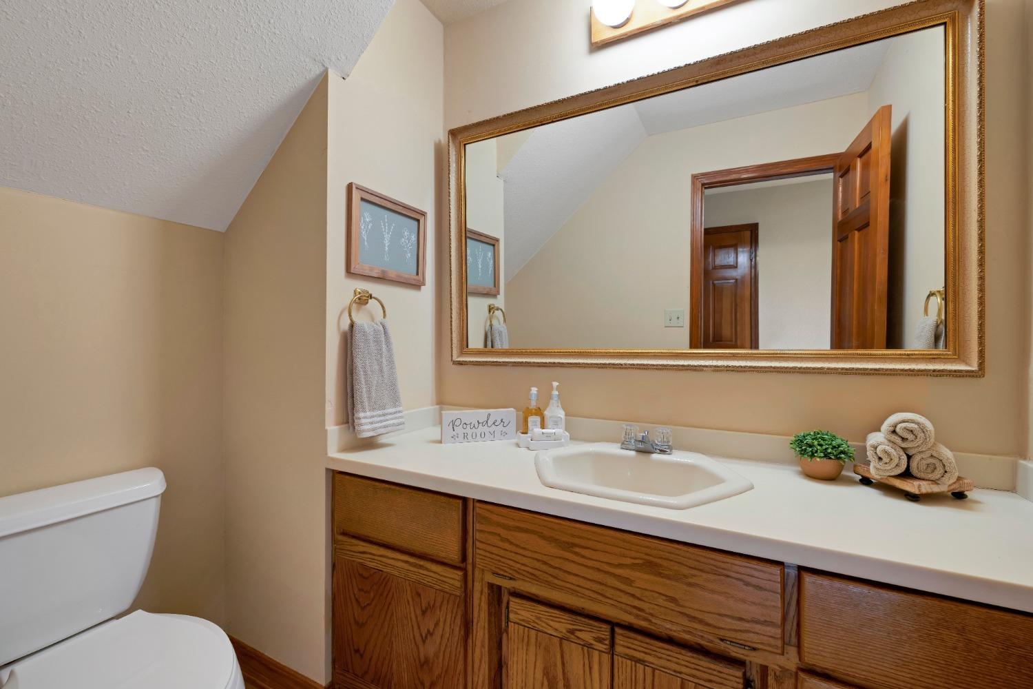 Detail Gallery Image 28 of 71 For 15023 Rio Cir, Rancho Murieta,  CA 95683 - 5 Beds | 2/1 Baths