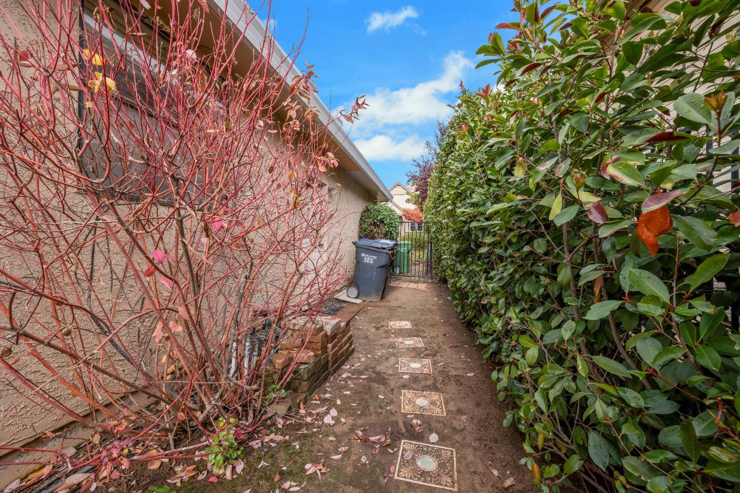 Detail Gallery Image 64 of 71 For 15023 Rio Cir, Rancho Murieta,  CA 95683 - 5 Beds | 2/1 Baths