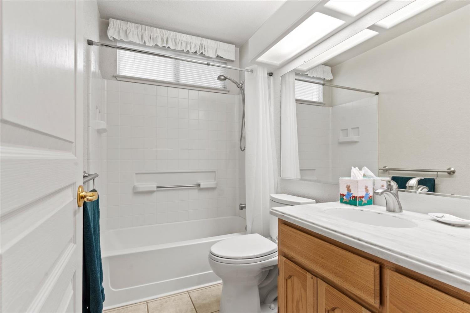 Detail Gallery Image 15 of 60 For 7598 Sunmore Ln, Sacramento,  CA 95828 - 2 Beds | 2 Baths