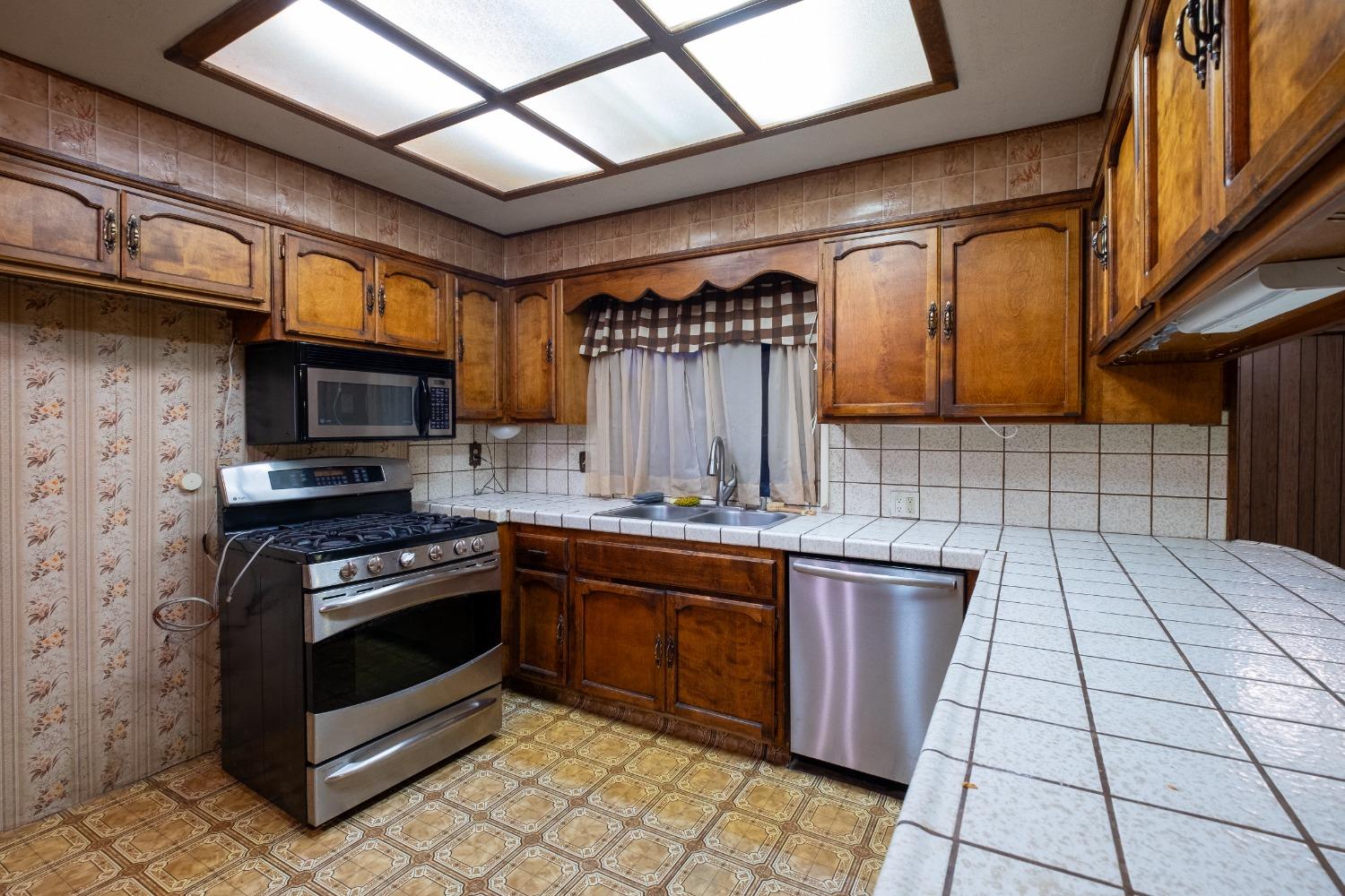 Detail Gallery Image 9 of 36 For 7264 Chandler Dr, Sacramento,  CA 95828 - 3 Beds | 2 Baths