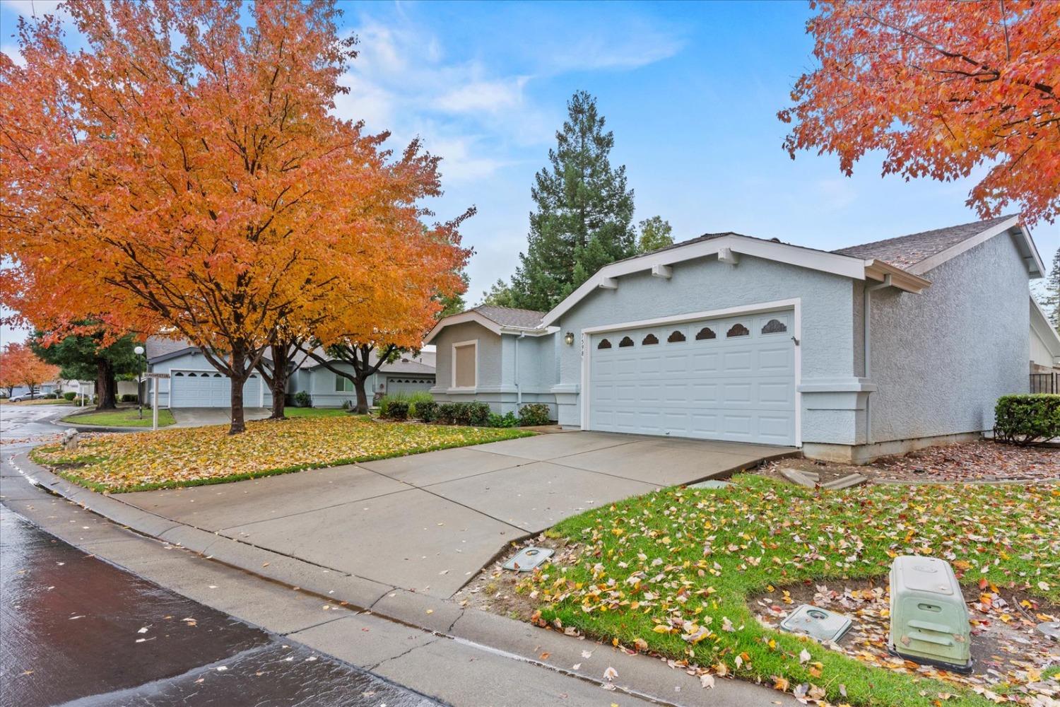 Detail Gallery Image 1 of 60 For 7598 Sunmore Ln, Sacramento,  CA 95828 - 2 Beds | 2 Baths