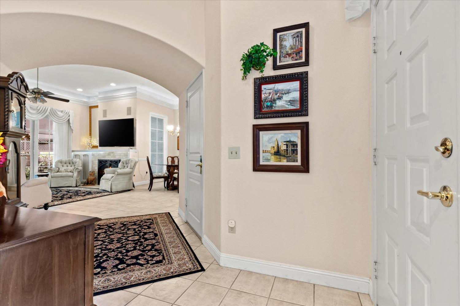 Detail Gallery Image 9 of 60 For 7598 Sunmore Ln, Sacramento,  CA 95828 - 2 Beds | 2 Baths