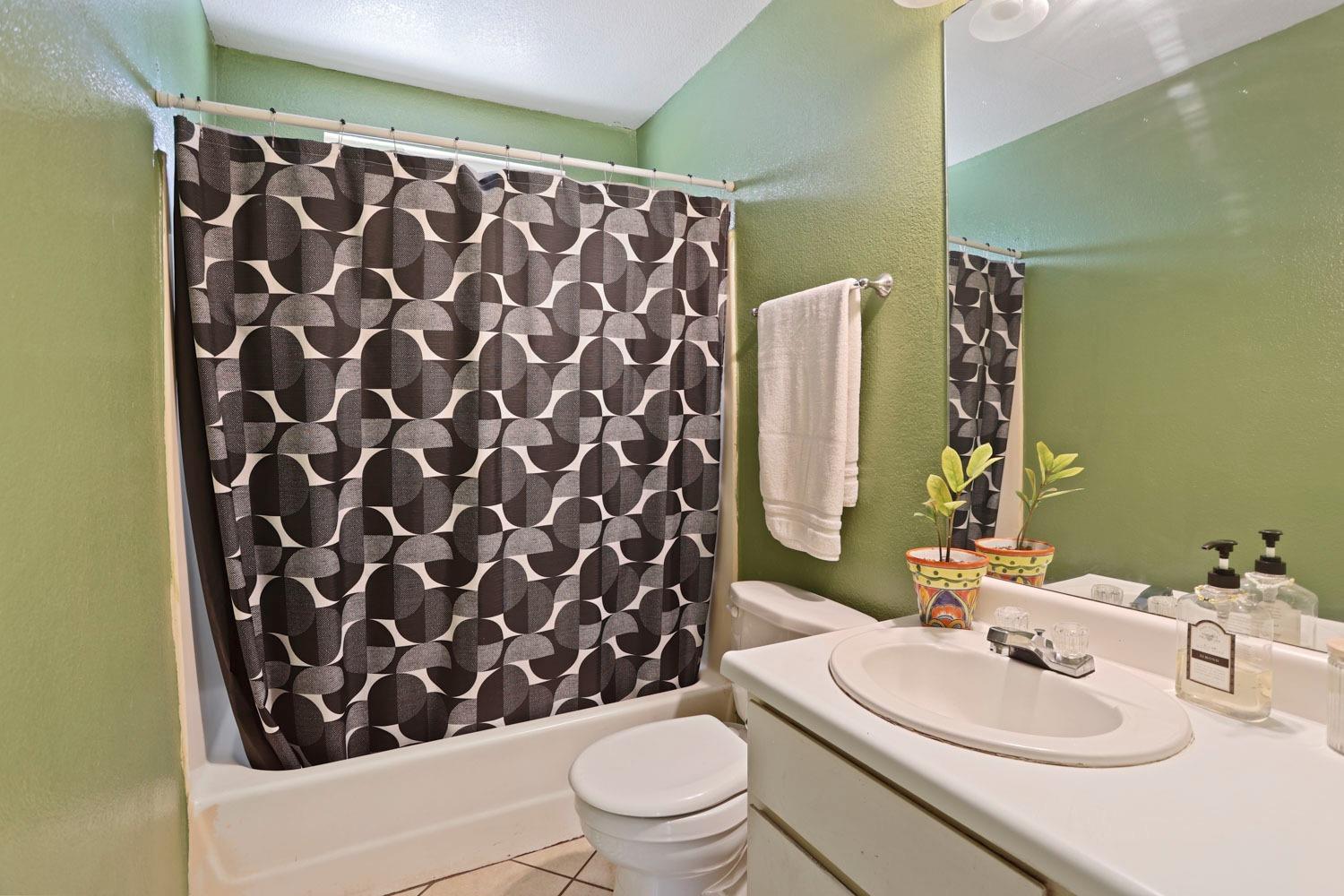 Detail Gallery Image 15 of 32 For 1130 Sutherland Dr, Stockton,  CA 95210 - 3 Beds | 2 Baths