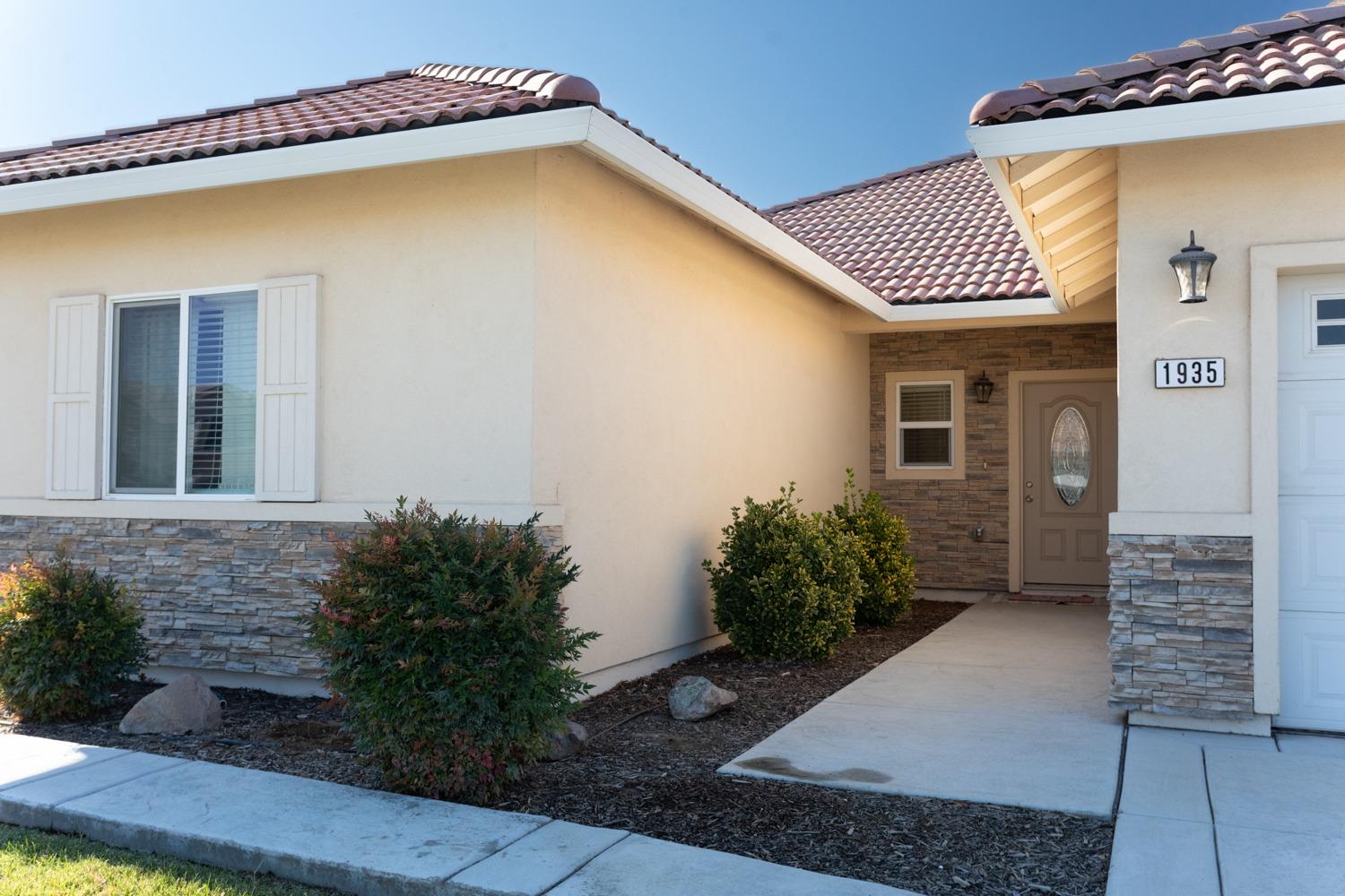 Detail Gallery Image 2 of 46 For 1935 Canvasback Ct, Gridley,  CA 95948 - 4 Beds | 2 Baths