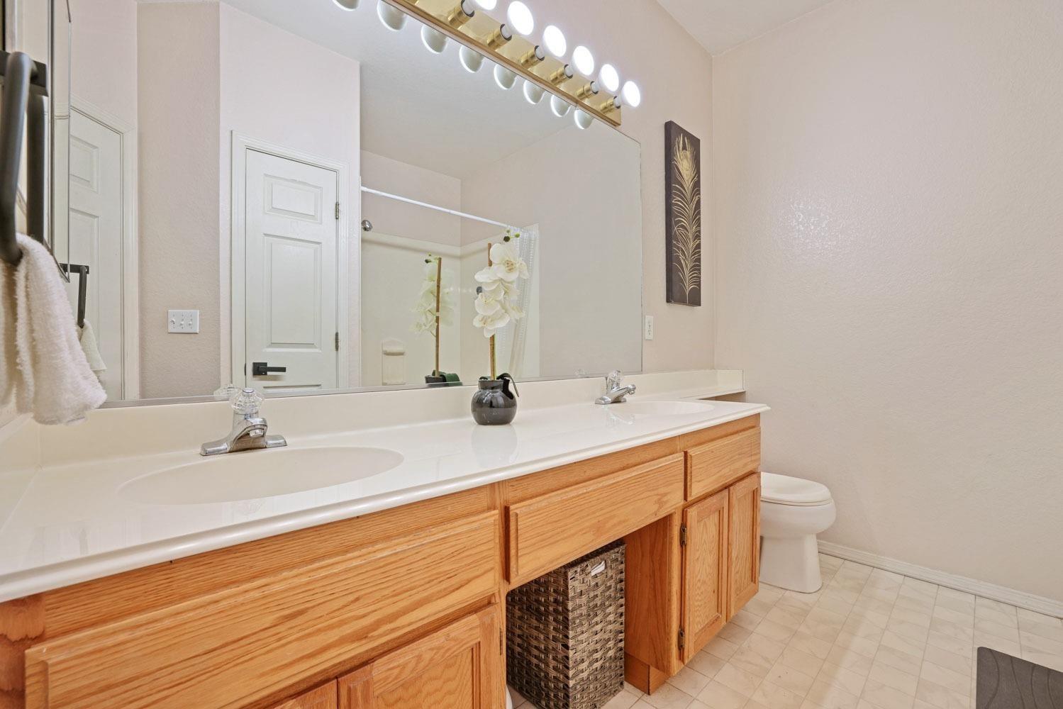 Detail Gallery Image 12 of 18 For 149 Cornerstone Way, Manteca,  CA 95336 - 2 Beds | 2 Baths