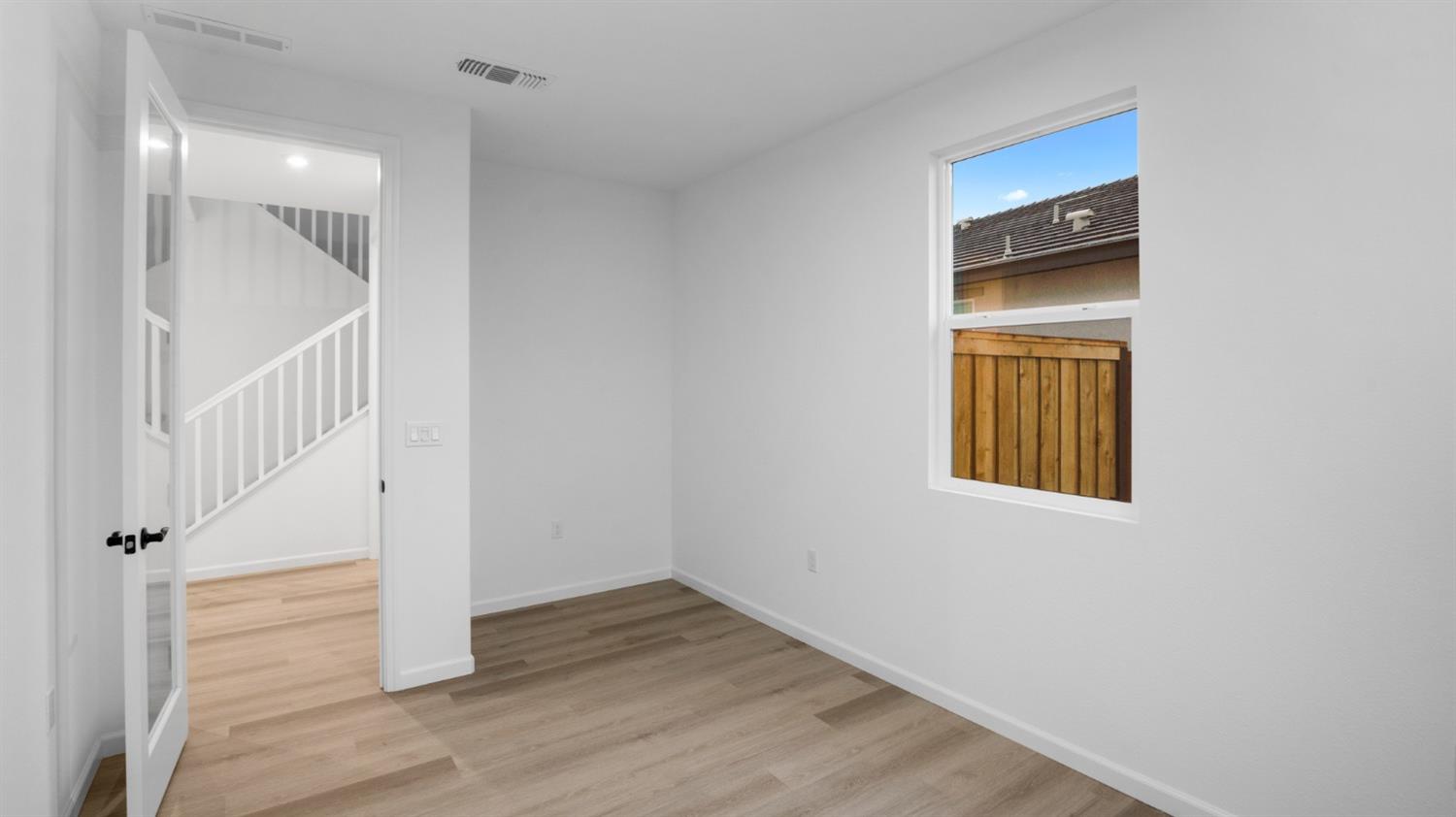 Detail Gallery Image 6 of 43 For 1071 Hollowbrook Rd, Lathrop,  CA 95330 - 4 Beds | 2/1 Baths