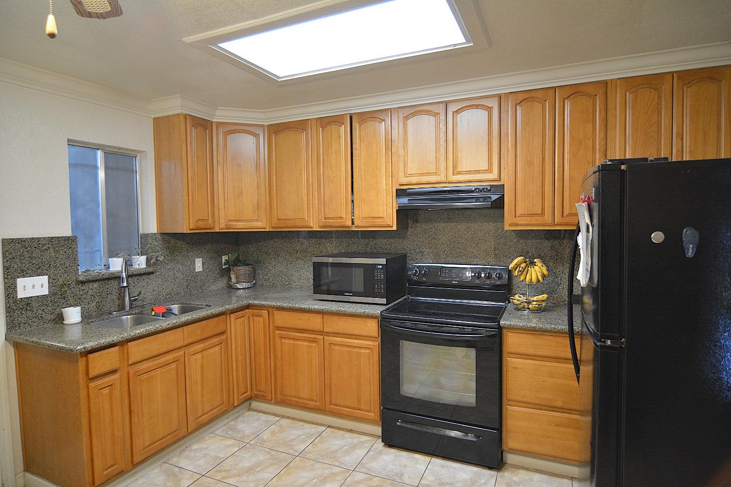 Detail Gallery Image 3 of 5 For 2817 43rd St, Sacramento,  CA 95817 - 3 Beds | 2 Baths