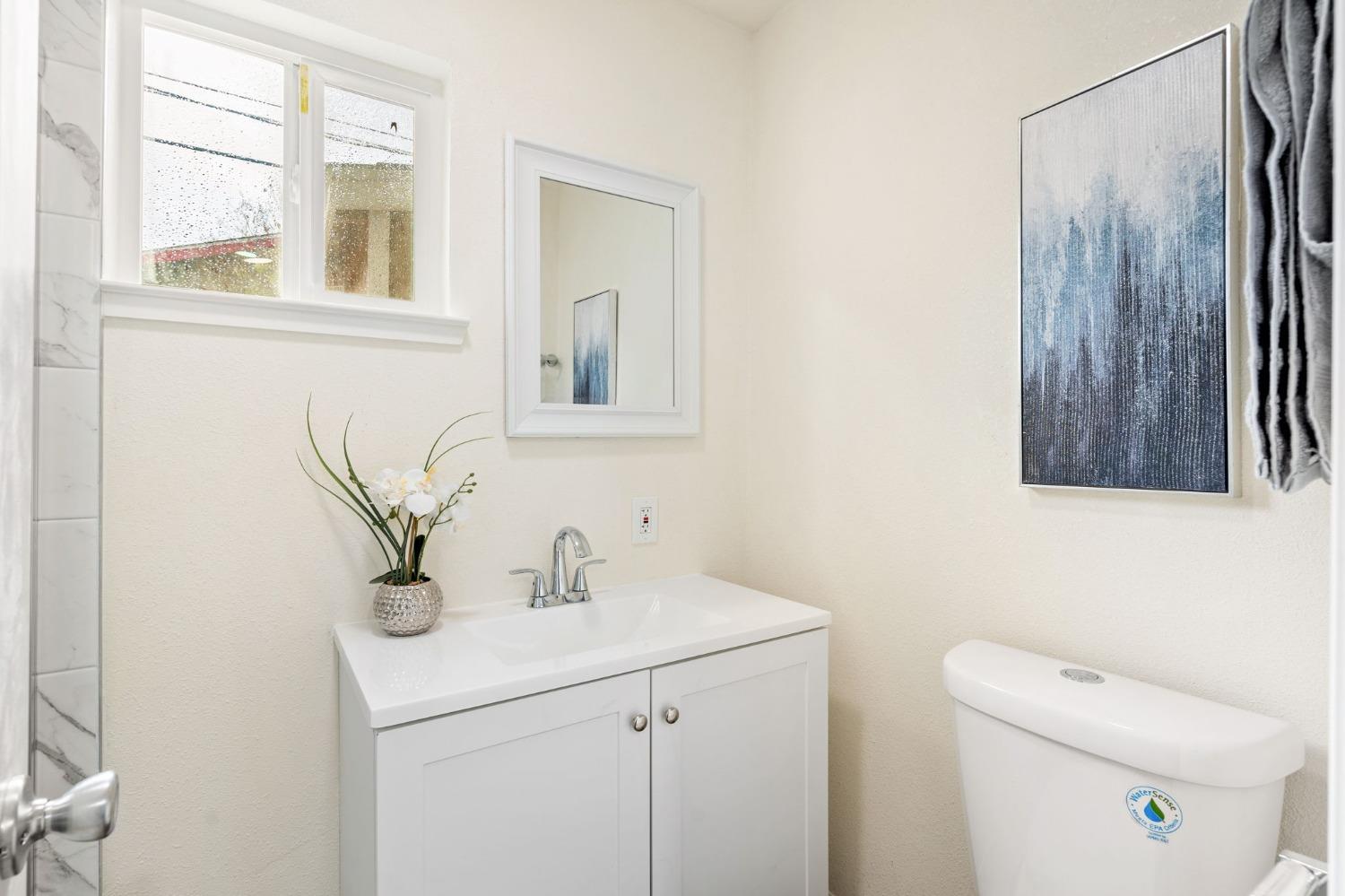 Detail Gallery Image 12 of 21 For 5025 36th St, Sacramento,  CA 95820 - 3 Beds | 2 Baths