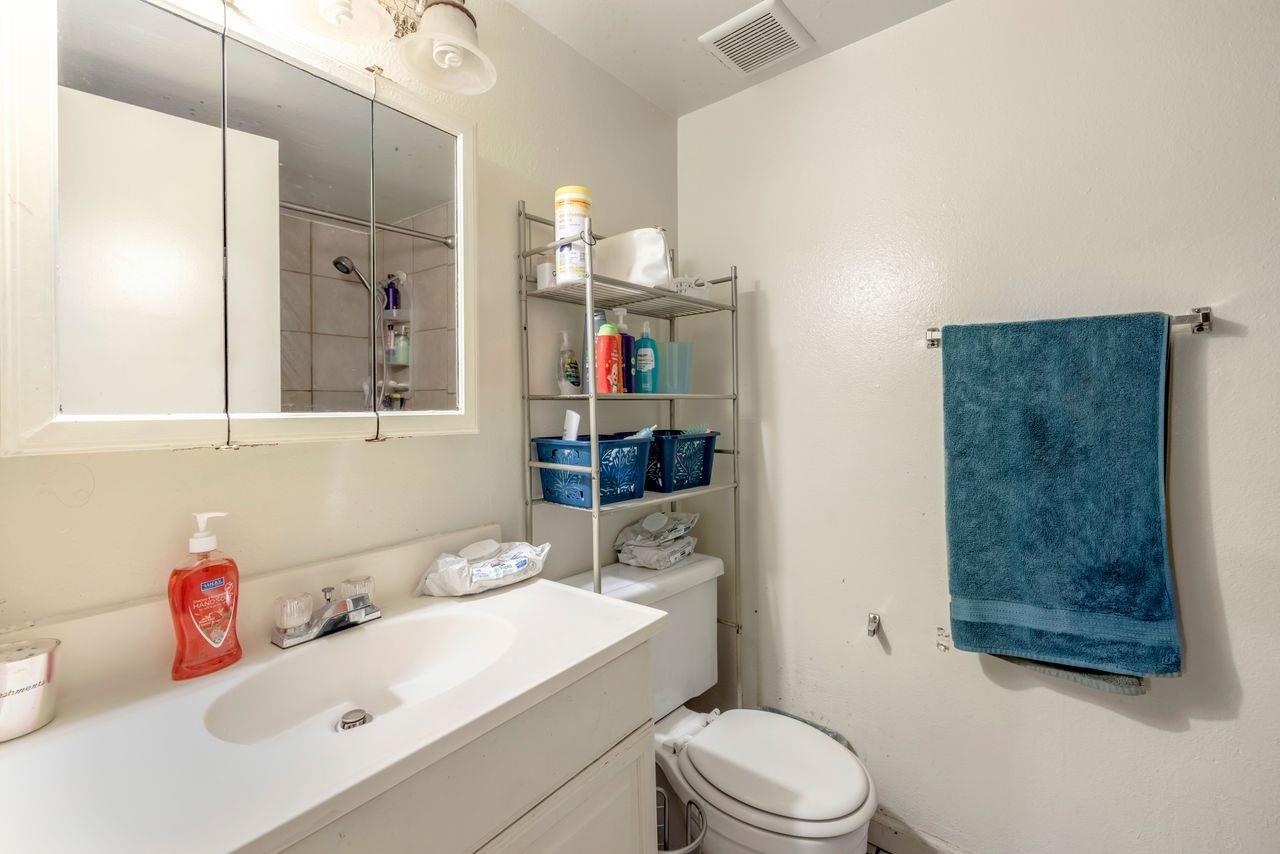 Detail Gallery Image 5 of 14 For 5309 Broadway, Sacramento,  CA 95820 - 4 Beds | 2/1 Baths