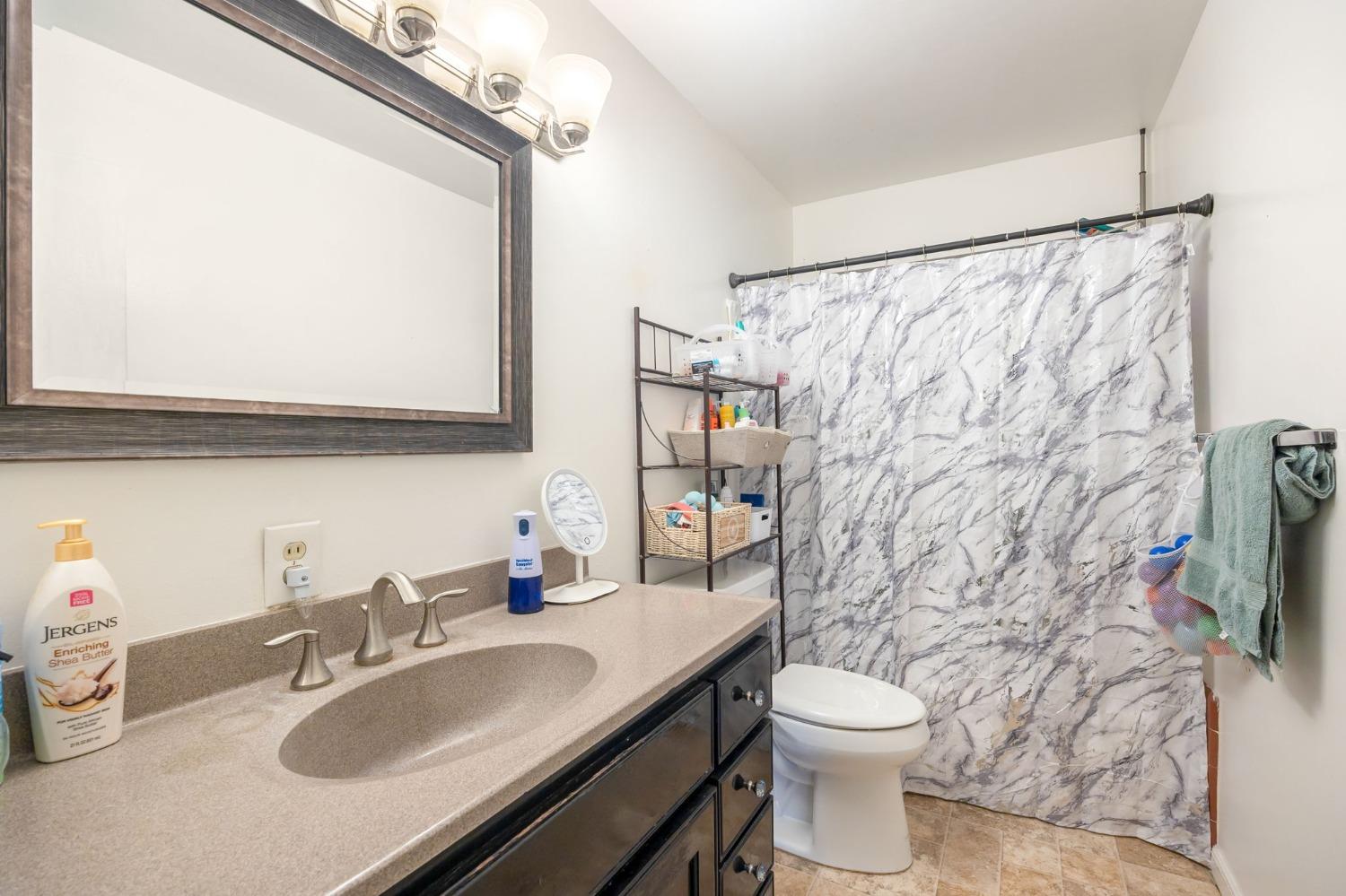 Detail Gallery Image 22 of 40 For 9358 Emily St, Elk Grove,  CA 95624 - 4 Beds | 2 Baths