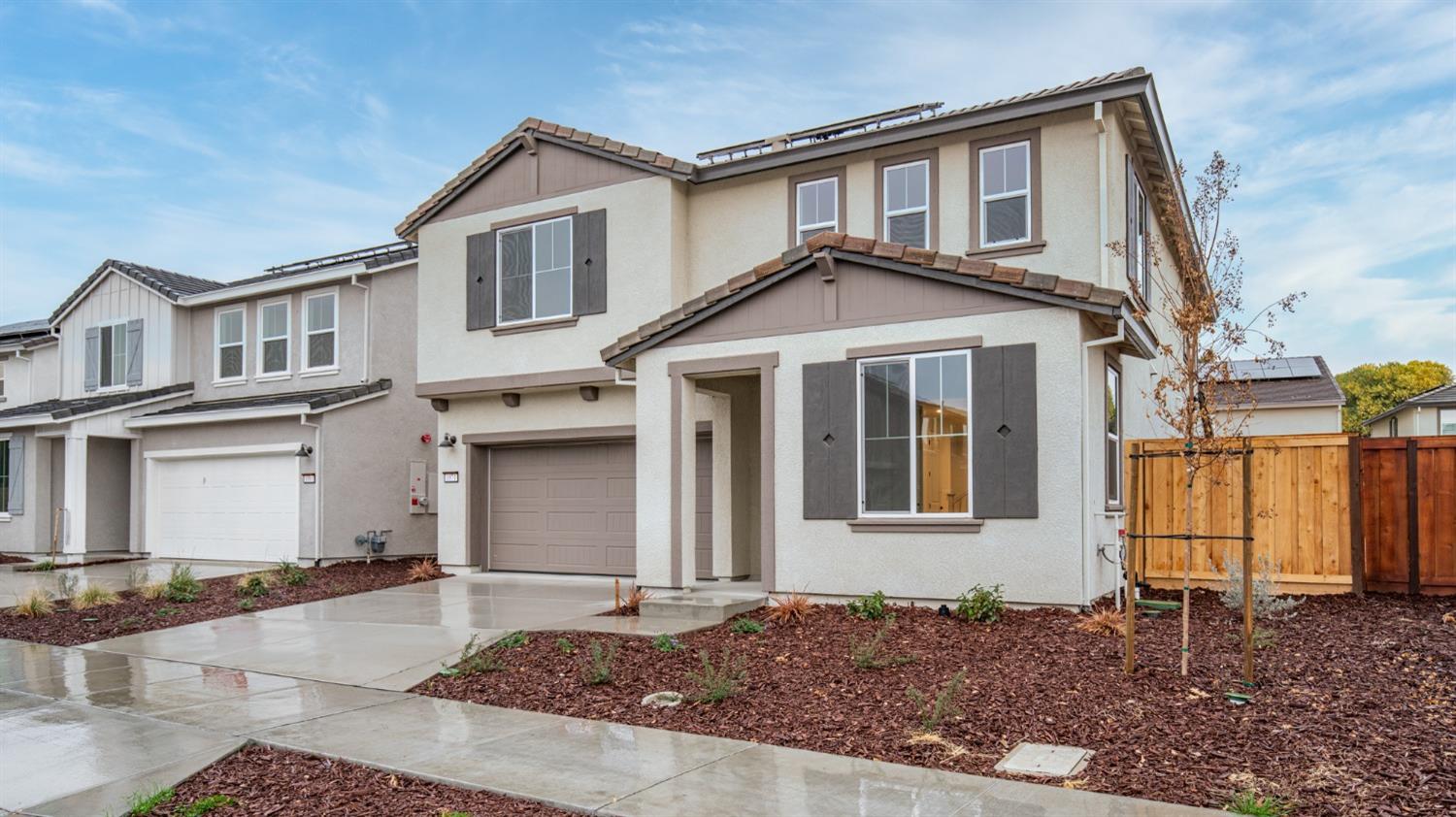 Detail Gallery Image 1 of 43 For 1071 Hollowbrook Rd, Lathrop,  CA 95330 - 4 Beds | 2/1 Baths