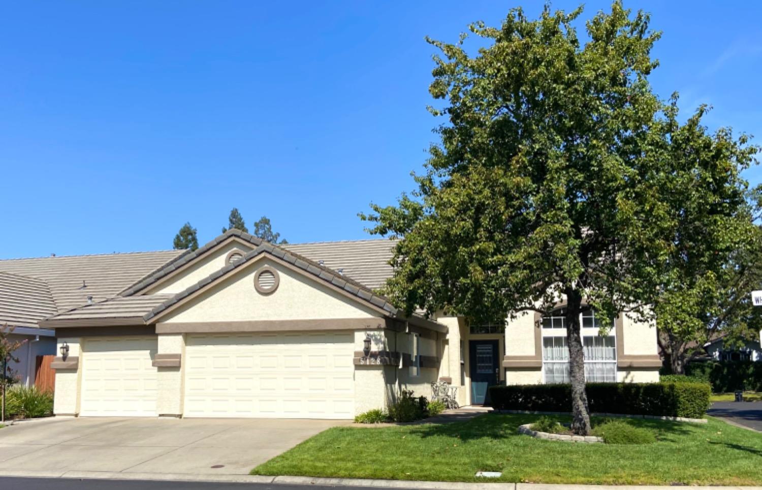 Detail Gallery Image 2 of 42 For 5128 Whisper Oaks Ln., Carmichael,  CA 95608 - 4 Beds | 2 Baths