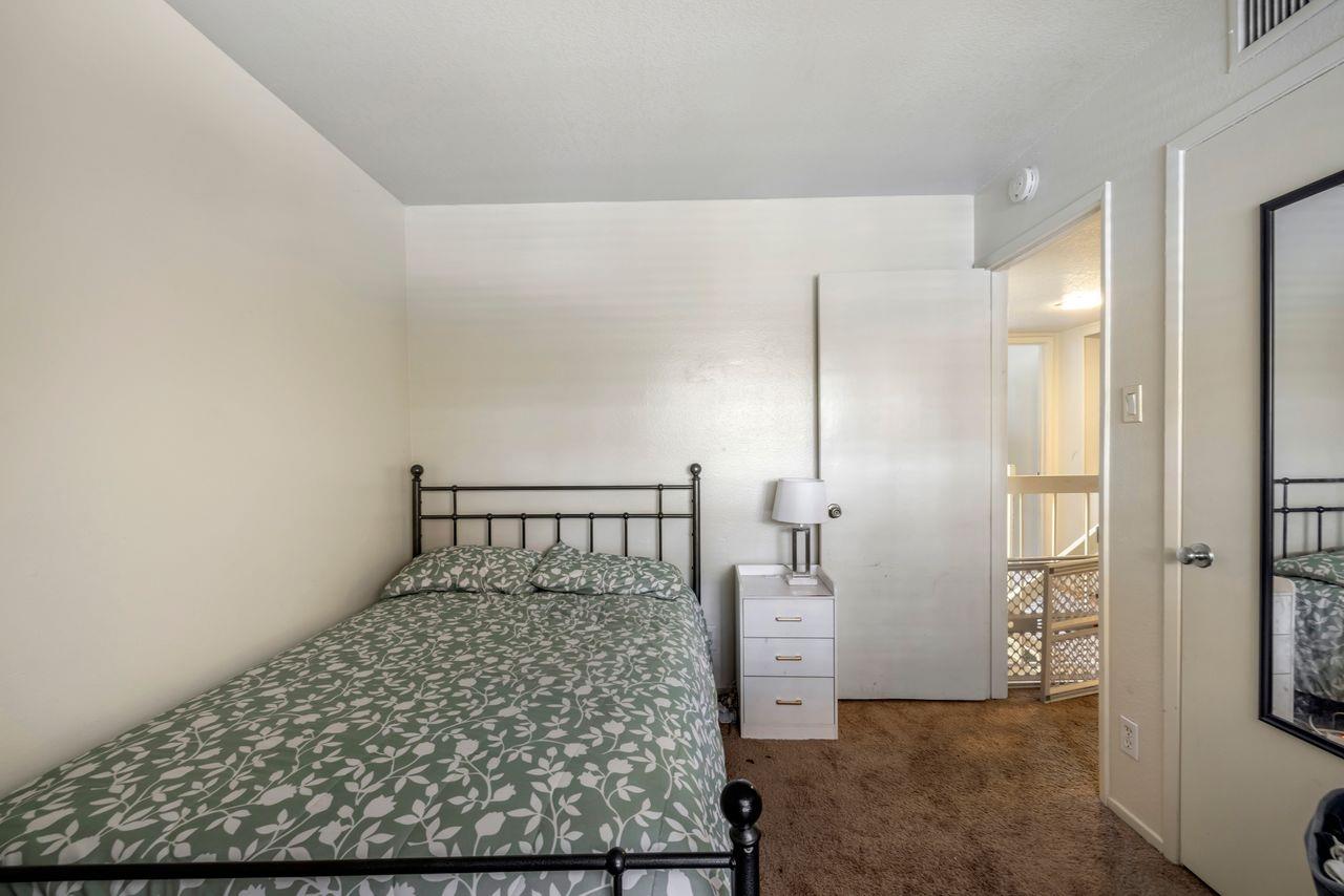 Detail Gallery Image 9 of 14 For 5309 Broadway, Sacramento,  CA 95820 - 4 Beds | 2/1 Baths