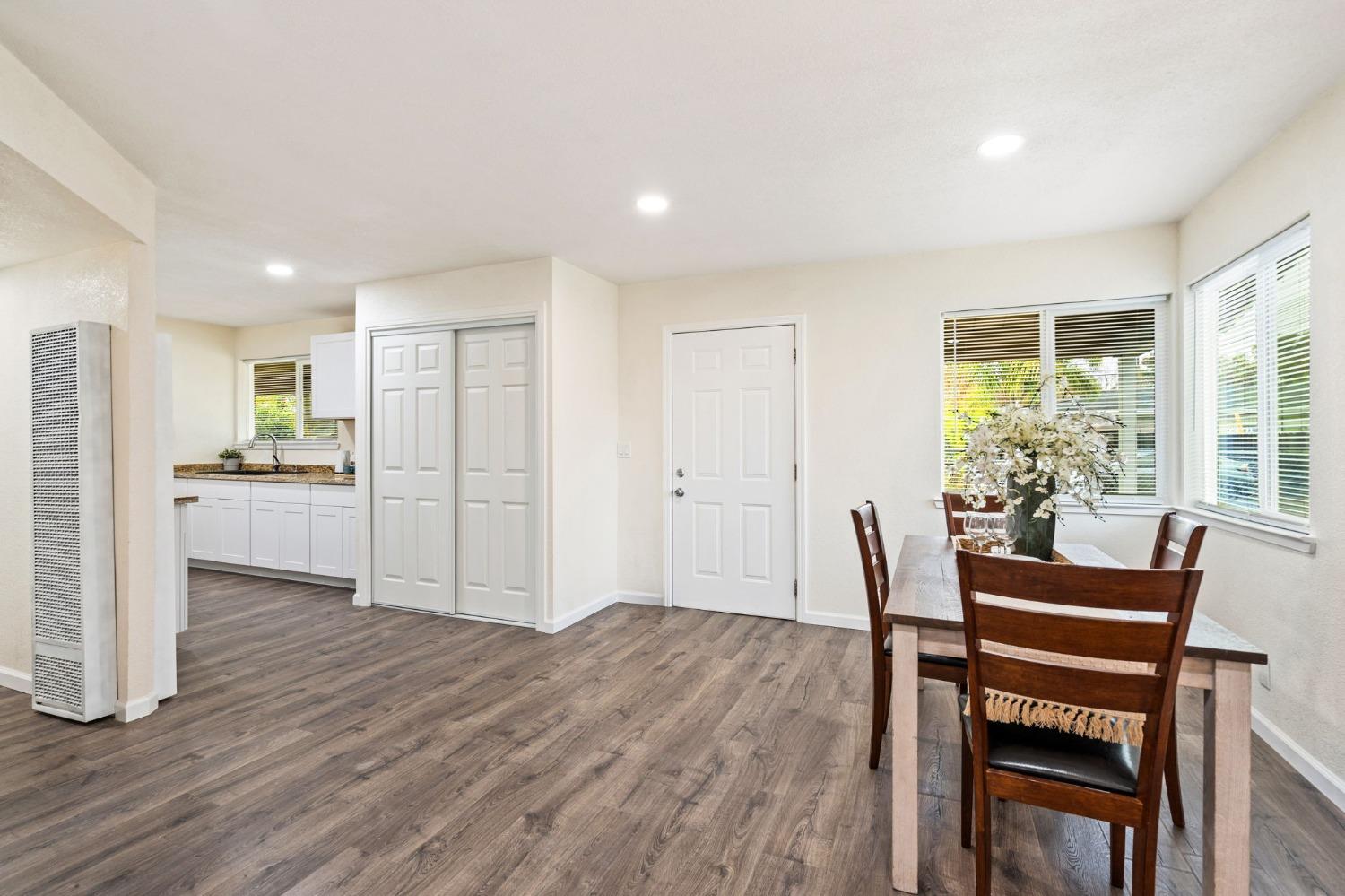 Detail Gallery Image 7 of 21 For 5025 36th St, Sacramento,  CA 95820 - 3 Beds | 2 Baths