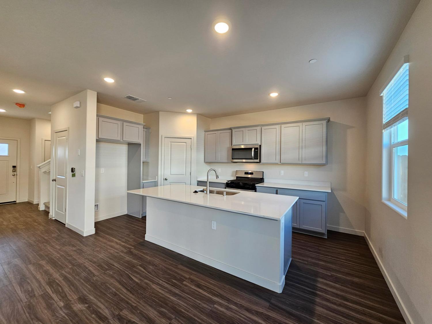 Detail Gallery Image 3 of 8 For 4190 Anise Ct, Merced,  CA 95348 - 3 Beds | 2/1 Baths