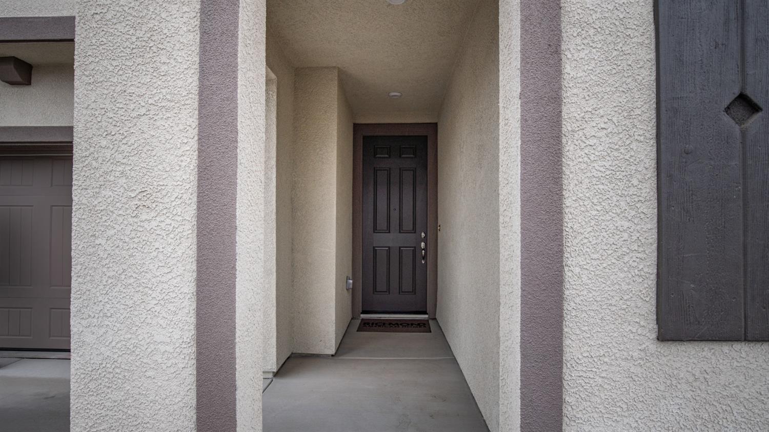 Detail Gallery Image 4 of 43 For 1071 Hollowbrook Rd, Lathrop,  CA 95330 - 4 Beds | 2/1 Baths