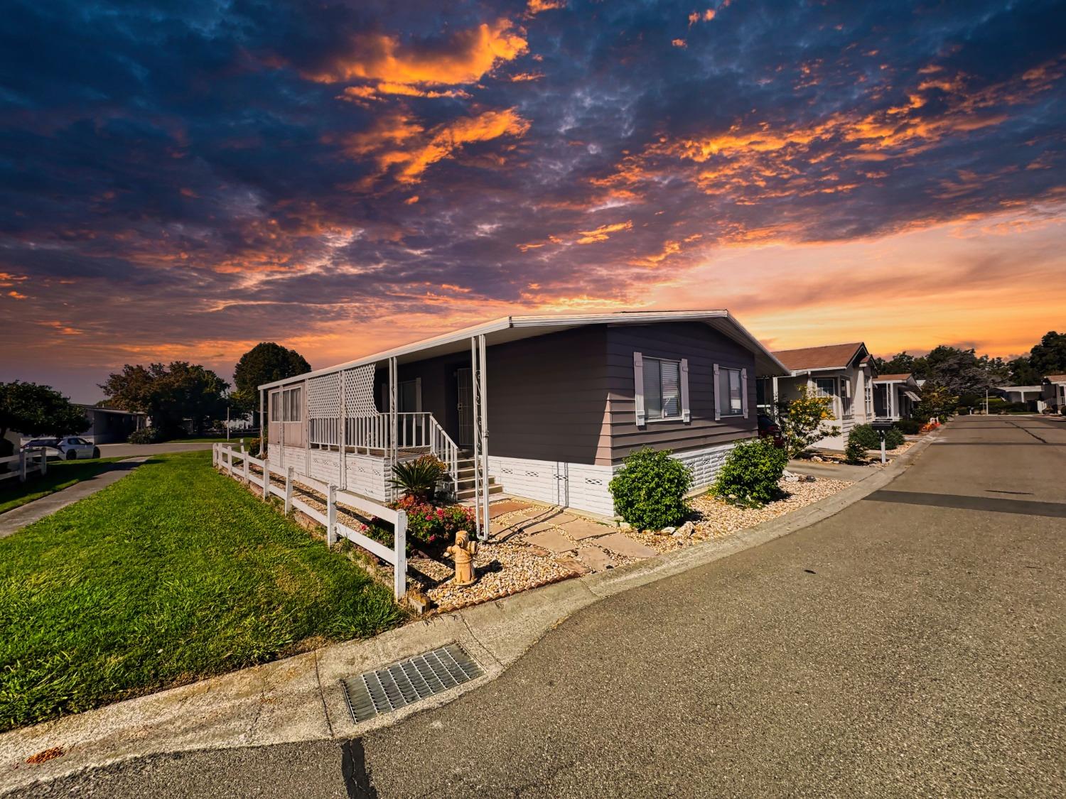 Detail Gallery Image 2 of 29 For 29027 Berkeley Rd, Hayward,  CA 94544 - 3 Beds | 2 Baths