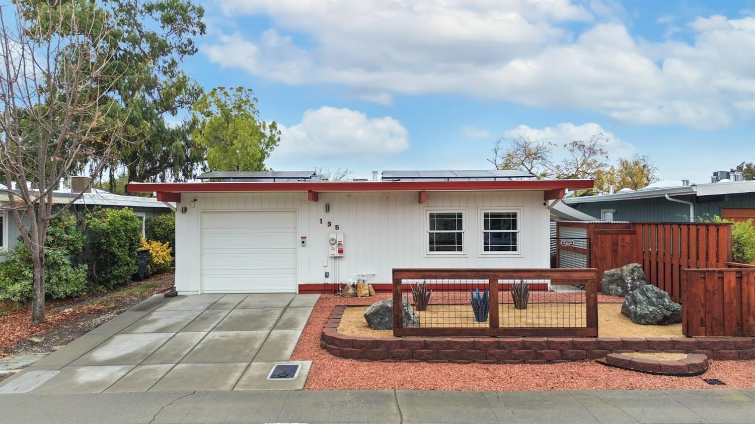 Detail Gallery Image 2 of 48 For 135 Luz Pl, Davis,  CA 95616 - 2 Beds | 2 Baths