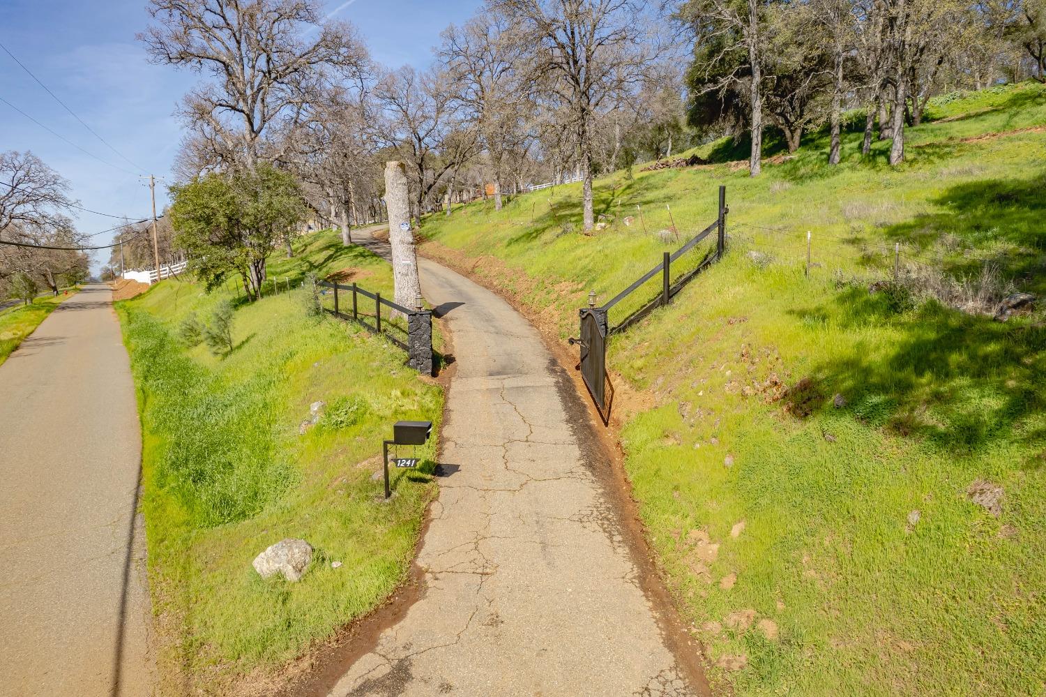 Detail Gallery Image 25 of 98 For 1241 Arrowbee Dr, Placerville,  CA 95667 - 6 Beds | 4 Baths