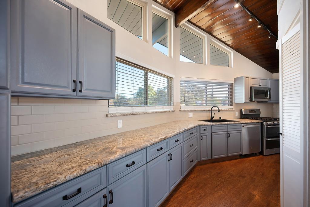 Detail Gallery Image 12 of 72 For 8144 Hedgepeth Rd, Valley Springs,  CA 95252 - 3 Beds | 2 Baths