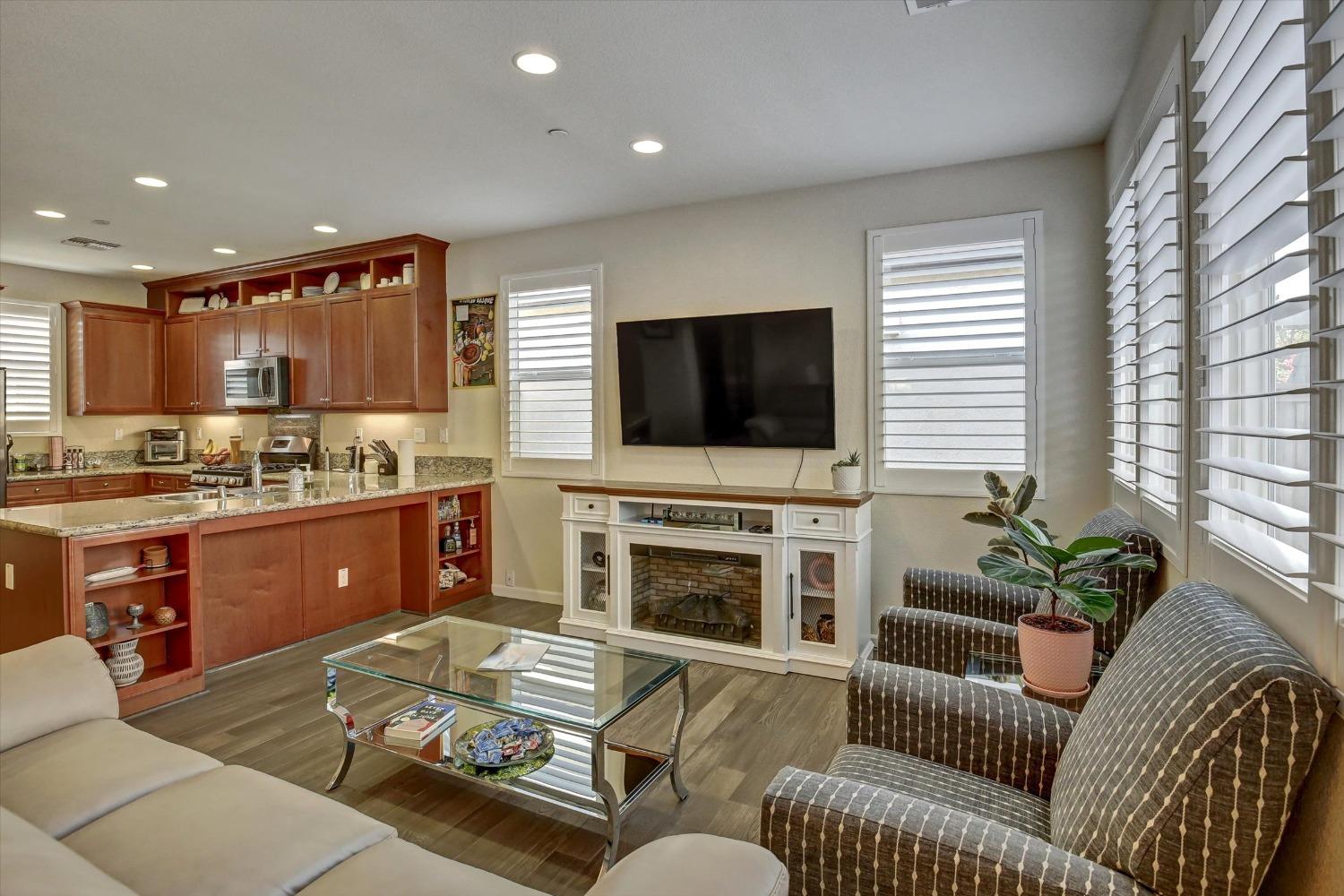 Detail Gallery Image 2 of 64 For 7445 Chevelle Way, Sacramento,  CA 95829 - 2 Beds | 2 Baths