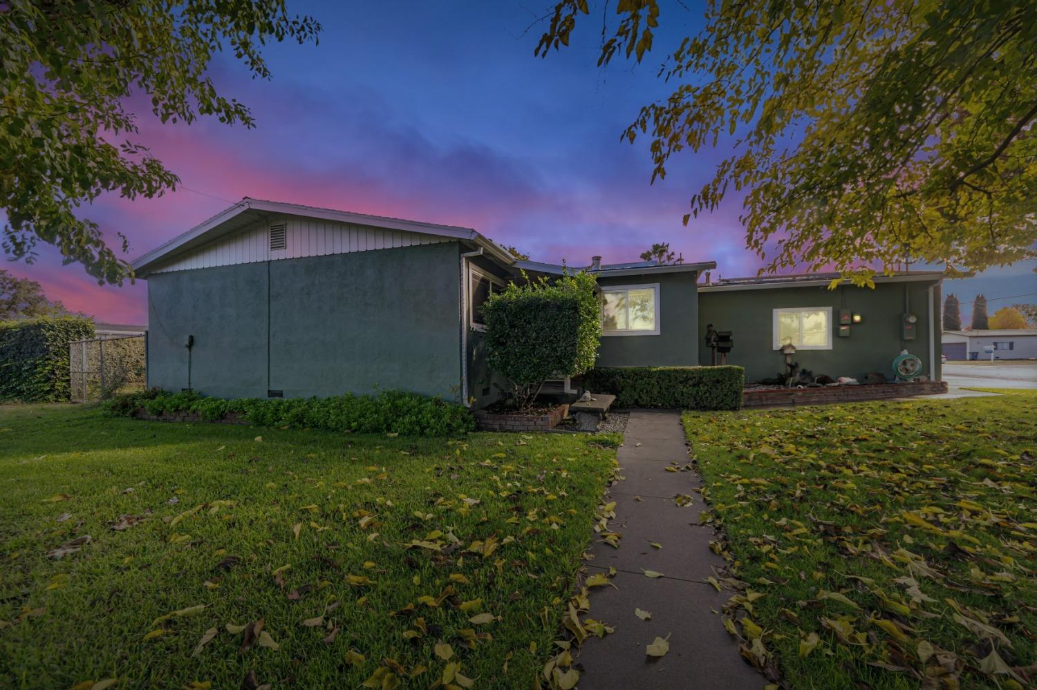 Detail Gallery Image 1 of 25 For 1227 3rd St, Colusa,  CA 95932 - 3 Beds | 2 Baths