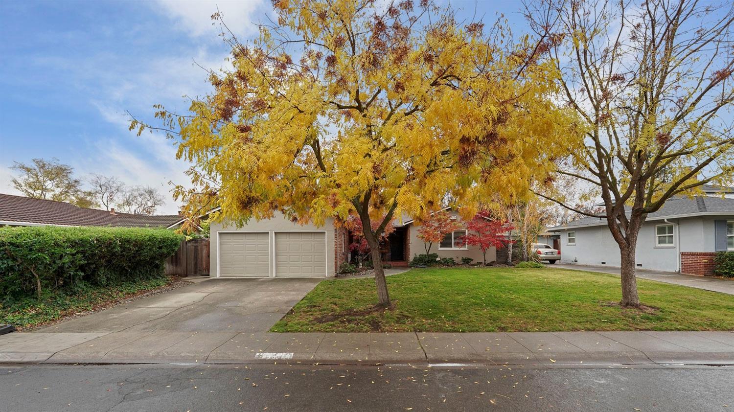 Detail Gallery Image 3 of 44 For 1020 Stanton Way, Stockton,  CA 95207 - 3 Beds | 2/1 Baths