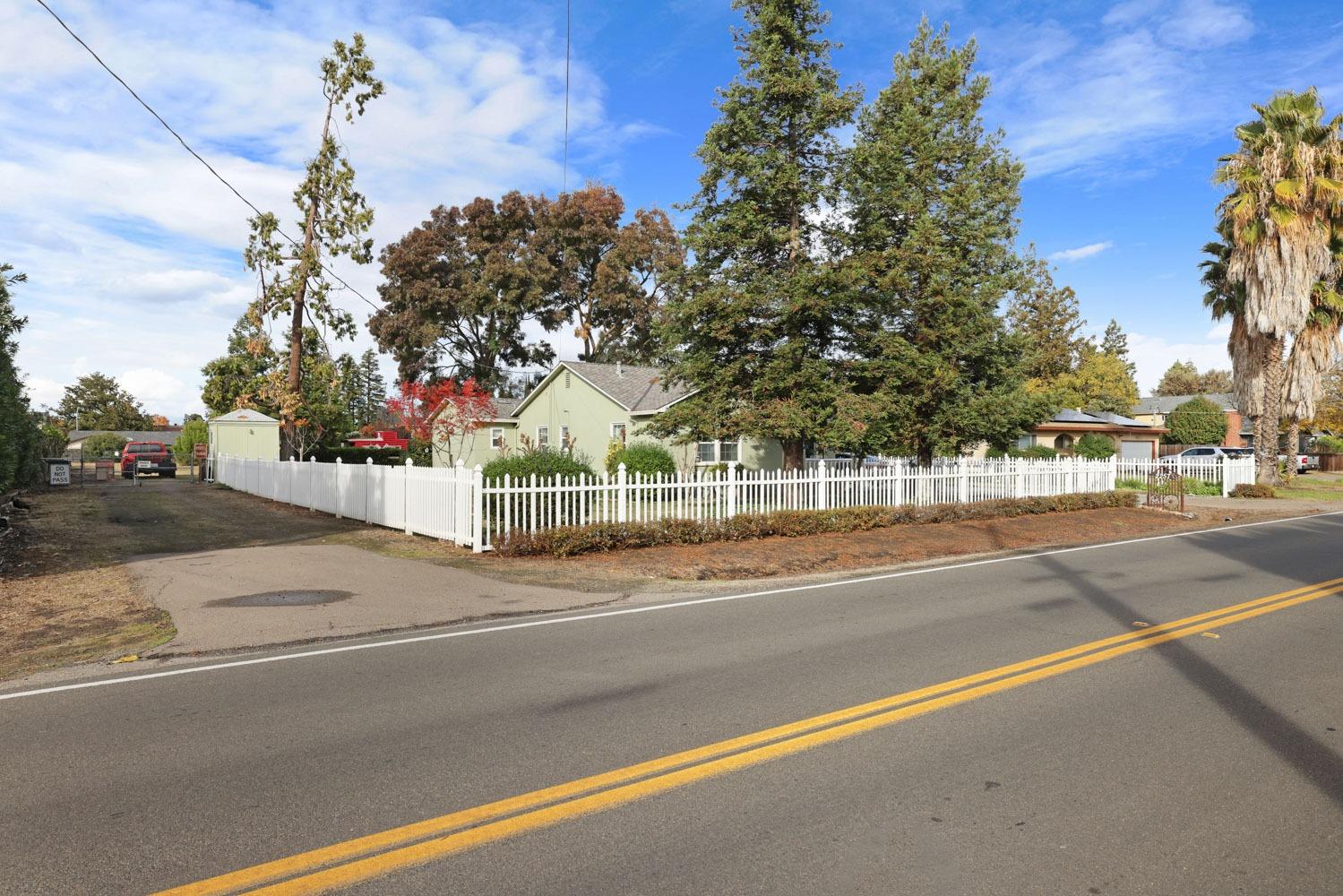 Detail Gallery Image 2 of 43 For 2257 Lucile Ave, Stockton,  CA 95209 - 3 Beds | 2 Baths