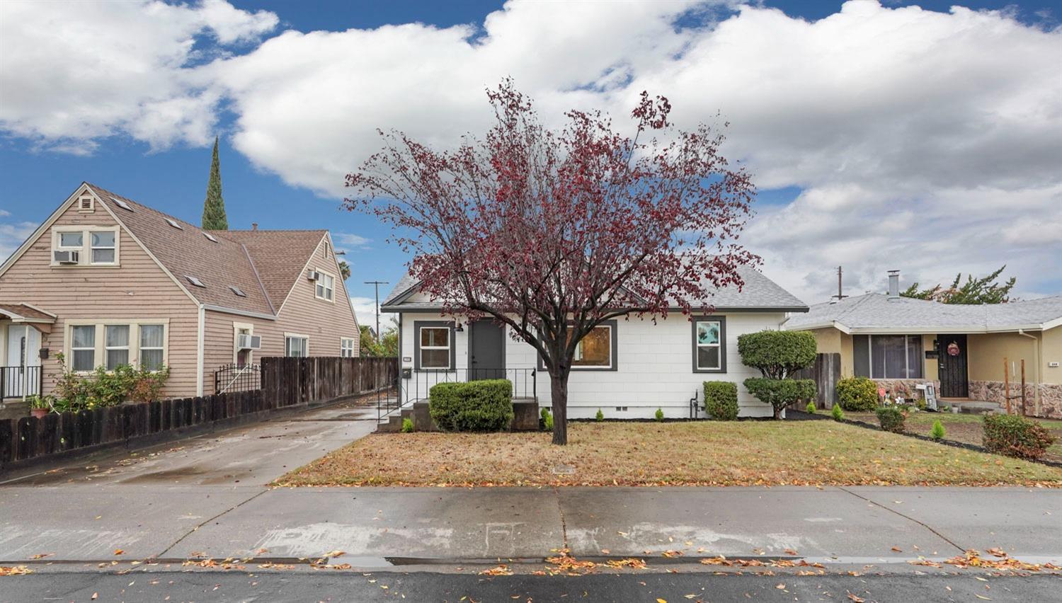 Detail Gallery Image 3 of 48 For 643 Joaquin St, Lodi,  CA 95240 - 3 Beds | 2 Baths