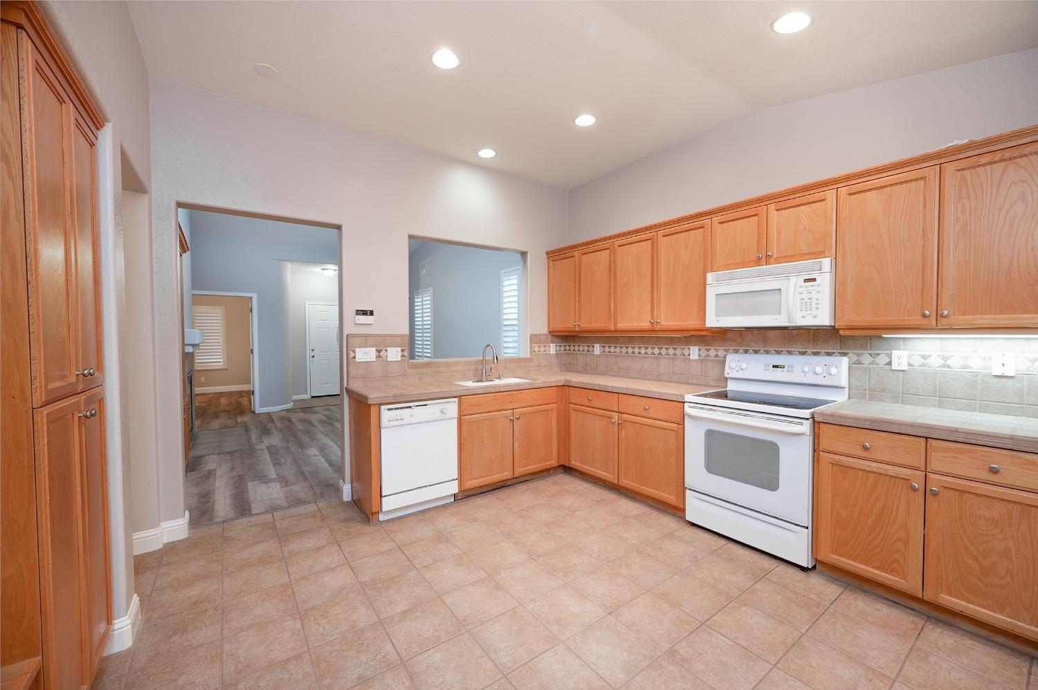 Detail Gallery Image 9 of 32 For 2372 Mountain Springs Dr, Turlock,  CA 95382 - 2 Beds | 2 Baths