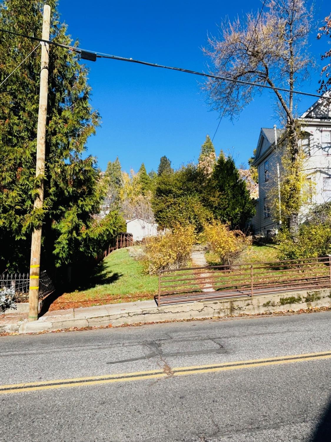 E Main Street, Grass Valley, California image 2