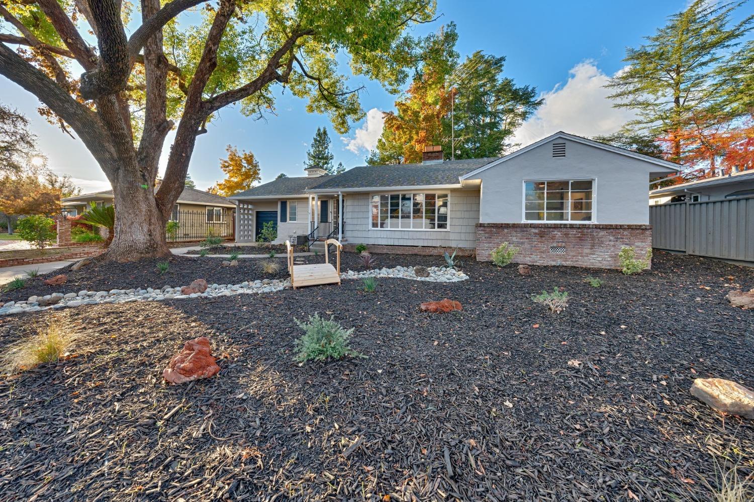 Detail Gallery Image 1 of 58 For 4730 S Land Park Dr, Sacramento,  CA 95822 - 3 Beds | 2/1 Baths