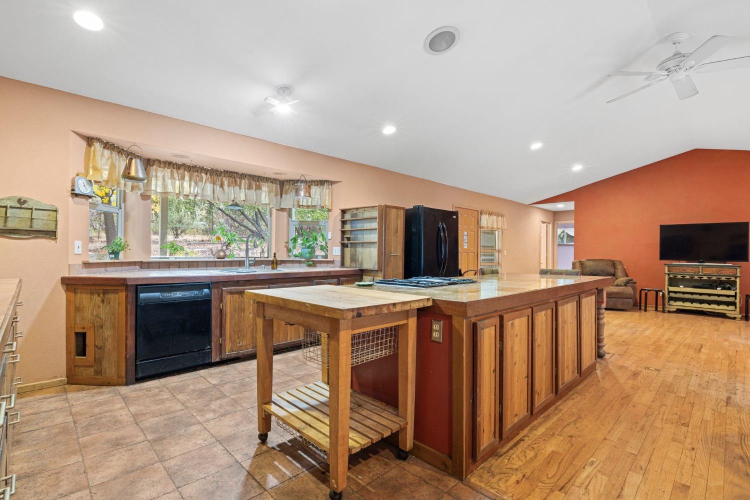 Detail Gallery Image 18 of 61 For 7121 Tumeli Ln, Placerville,  CA 95667 - 2 Beds | 2/1 Baths